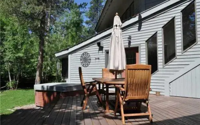 Leonard House: Great Aspens Home with Private Hot Tub! Home
