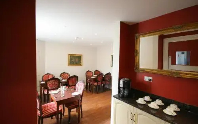 Highclere Hotel