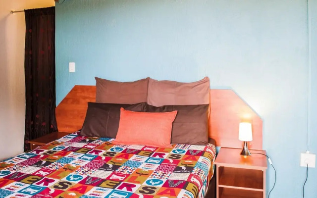 Sheri's Lodge & Backpackers