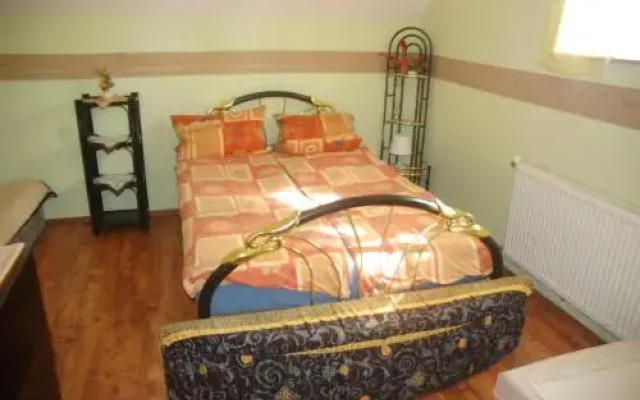Za Murem. Hotelik. Bertman J.U.