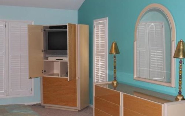 Dolphin Watch 3 Bedroom Condo by RedAwning