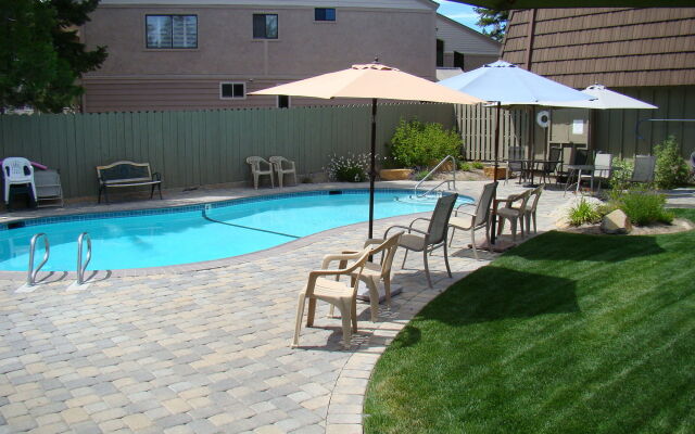 Chateau de Everett - 2 Br Home