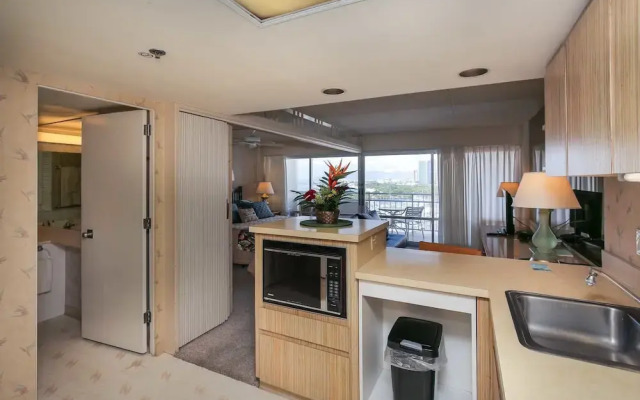 Ilikai 1437 - Studio Condo