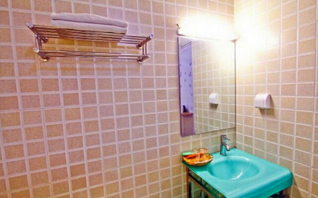 Rainbow Youth Inn (Xi'an Bell and Drum Tower City Wall branch)