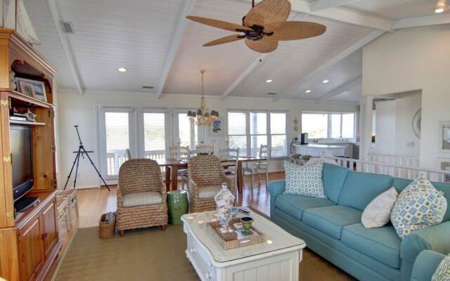 Carpe Diem 4 Bedroom Home by RedAwning