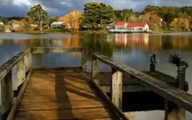 Swan Hill - Daylesford