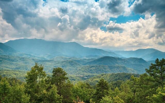 Great Smoky Lodge - Seven Bedroom Cabin