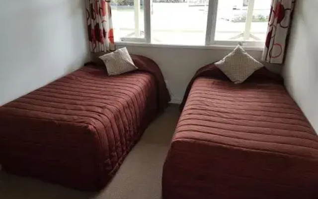 Featherston Motels And Camping