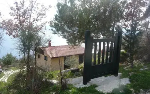 Charismatic Garden Cottage with Sea View
