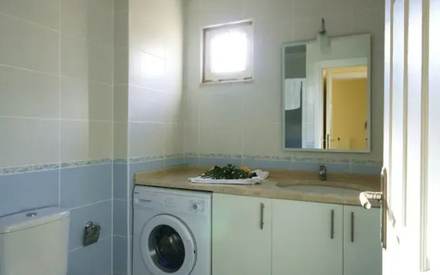 Important Group Turqouise Homes Beryl