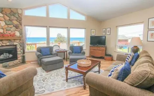 Hubbert Hideaway - 4 Br home by RedAwning