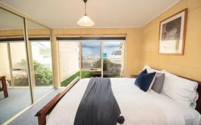 Bayview no 2 - Next to the Beach