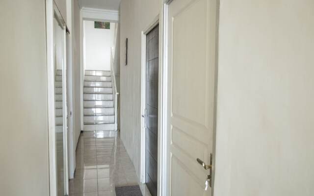 RedDoorz Plus @ Wiyung