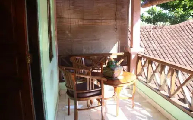 Blue Star Bungalows & Cafe