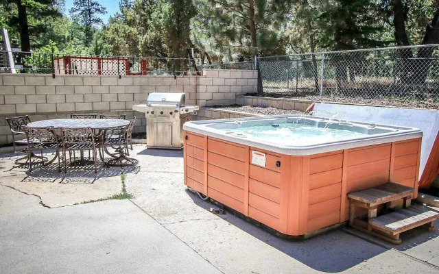 Grizzly Bear Inn 1546 by RedAwning