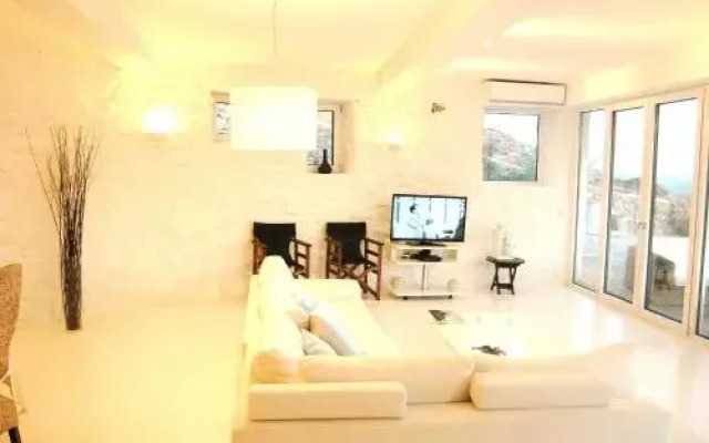 Elia Villa