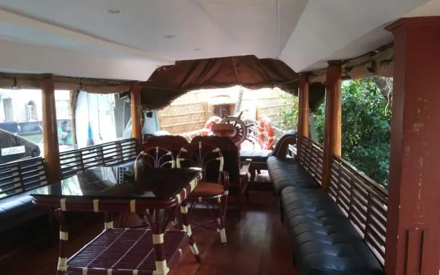 Skylark House Boats