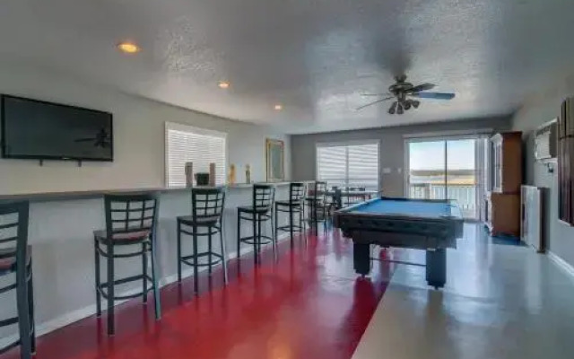 Blue Water Bungalow At Canyon Lake - 3 Br home by RedAwning