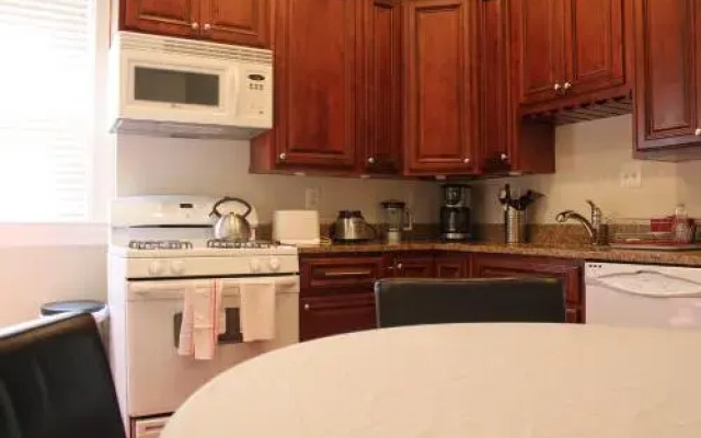 Large DUPLEX Home-Five Minutes to Columbia Heights Metro