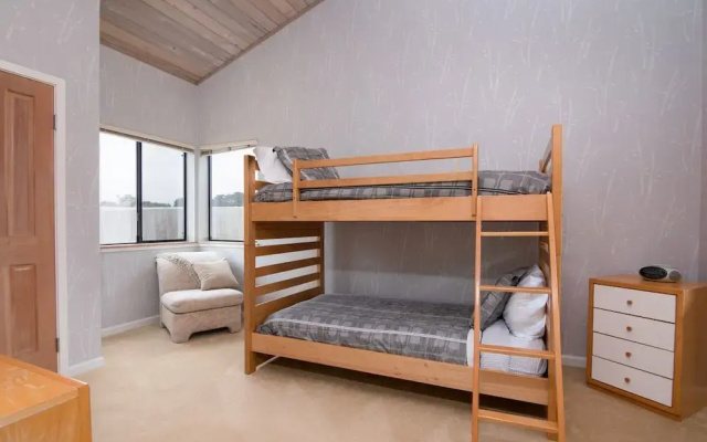 Seafront 3 Br home by RedAwning