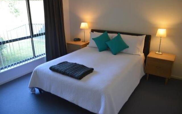 12 The Track, Bright