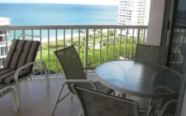 Luxurious Condo with Spectacular Sunset Views and Easy Access to the Beach by RedAwning