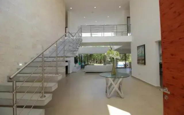 Luxury residence with pool and hotel amenities