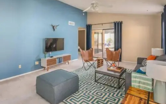 3BR Home Great Backyard by WanderJaunt