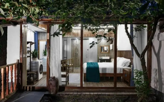 Floral Hotel Fenghuang Xinsu View