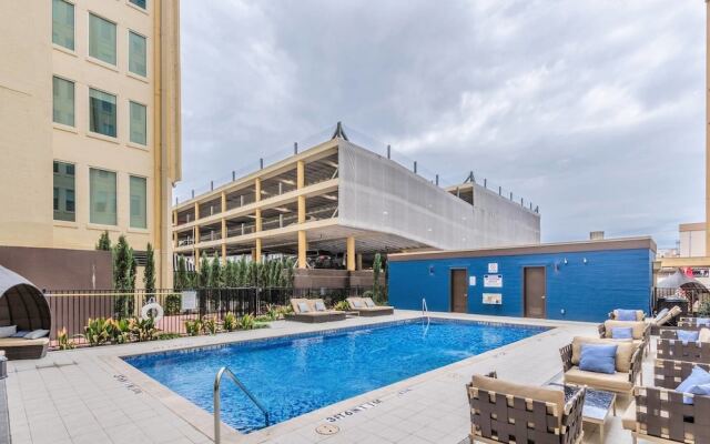 Stunning Bright & Airy Space w/ Amazing Views!