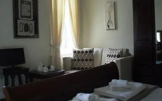 Roslyn House