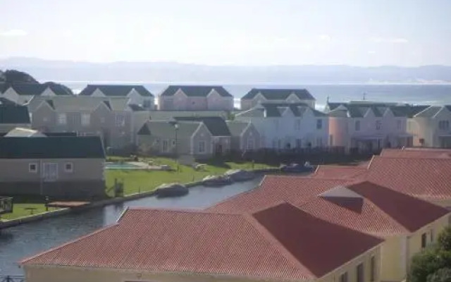 Waterside Living MS22