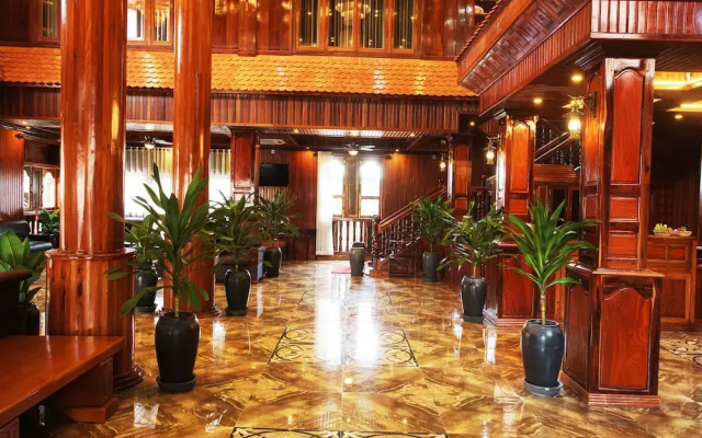 NorakSoeng Grand Palace