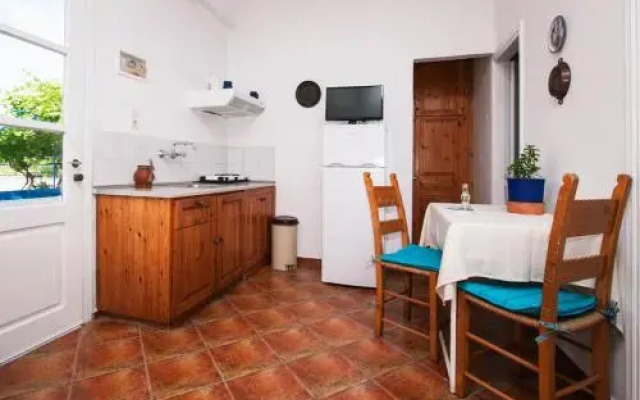 Anemomilos Studios & Apartments
