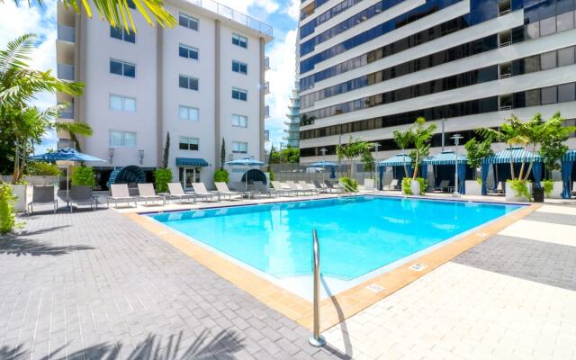 Bayshore Chic Apartment with Marina View