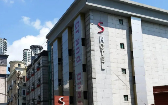 S Hotel