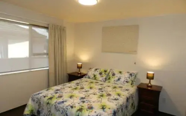 Fairway View Apartment - Motueka & Studio @14