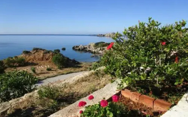 Studios Fokia Beach