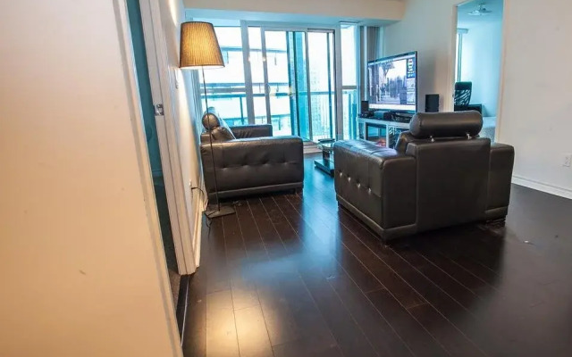 Pinnacle Suites-Downtown Lake View Suite