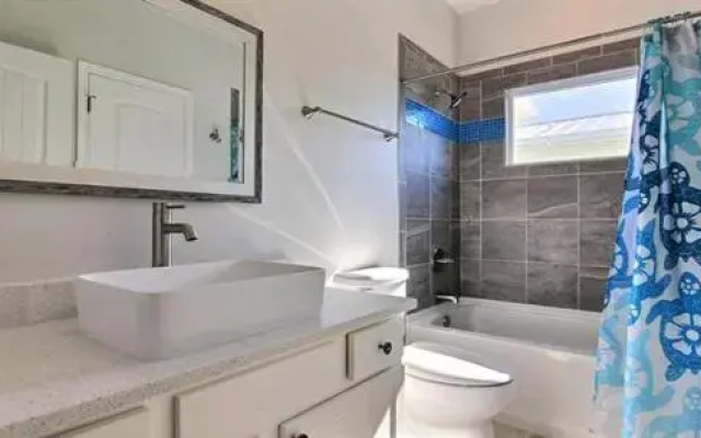 Private Beach Side Island Gem Home by Redawning