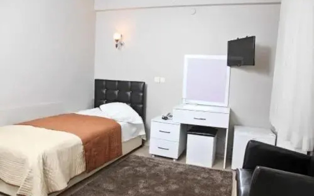Tanin Hotel