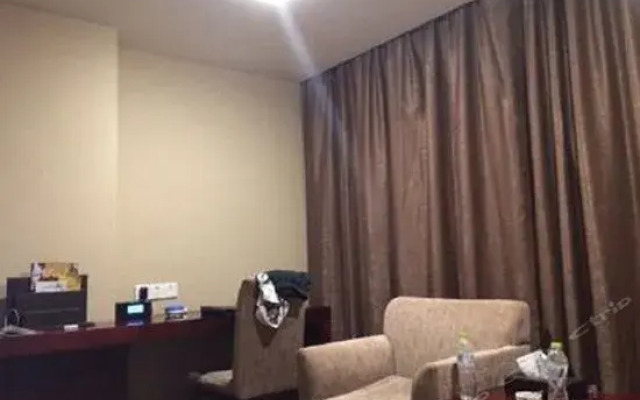 Hollyear Hotel