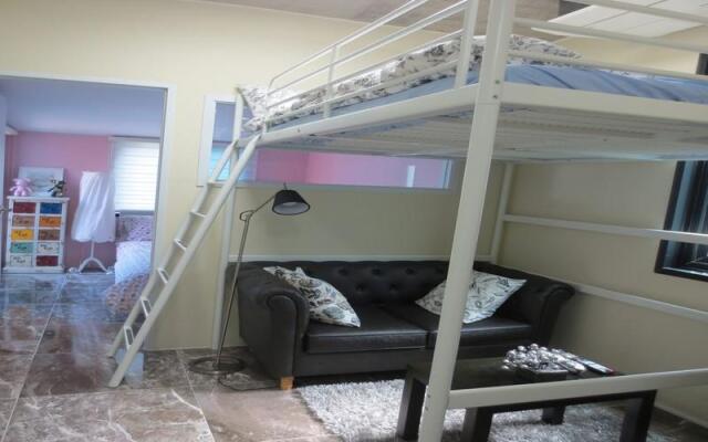 Oriental Modern Apartment 6