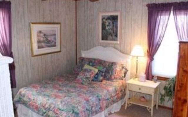 Wayne's World - 3 Br Home