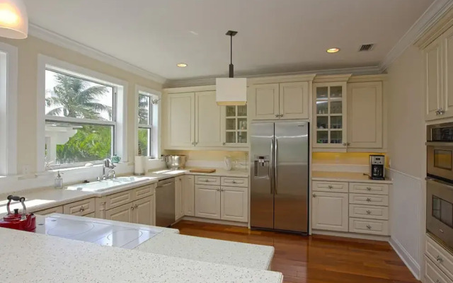 Luxurious Waterfront Villa W/Heated Saltwater Pool