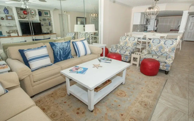 Inlet Reef 204 2 Bedroom Condo by RedAwning