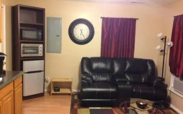 Lewis & Pearl Two-Bedroom Apartment B