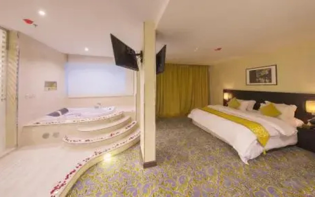 Rollins Hotel