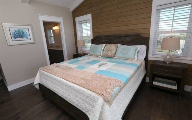 Cape Seaside - 7 Br Home