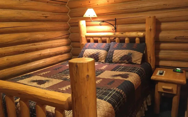 Somer's Bay Log Cabin lodging